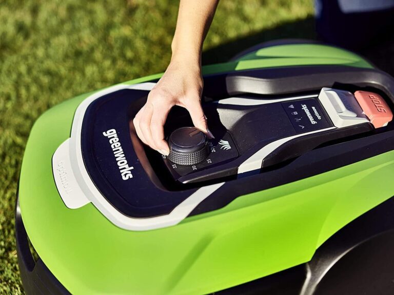 Greenworks Robotic Lawnmower Optimow 10 GRL110 with App